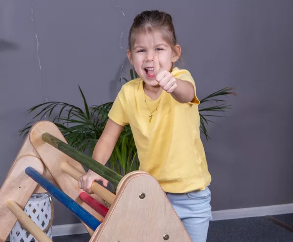 Salokāms koka pikleres trijstūris ar slidkalniņu montessori rotaļlieta wooden pikler trian